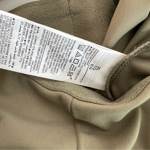 Old Navy Green Pleated Go-Dry Powersoft Pants - Picture 4 of 7